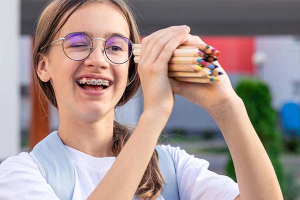 اهمیت آموزش بهداشت دهان برای بیماران ارتودنسی در سنین مدرسه