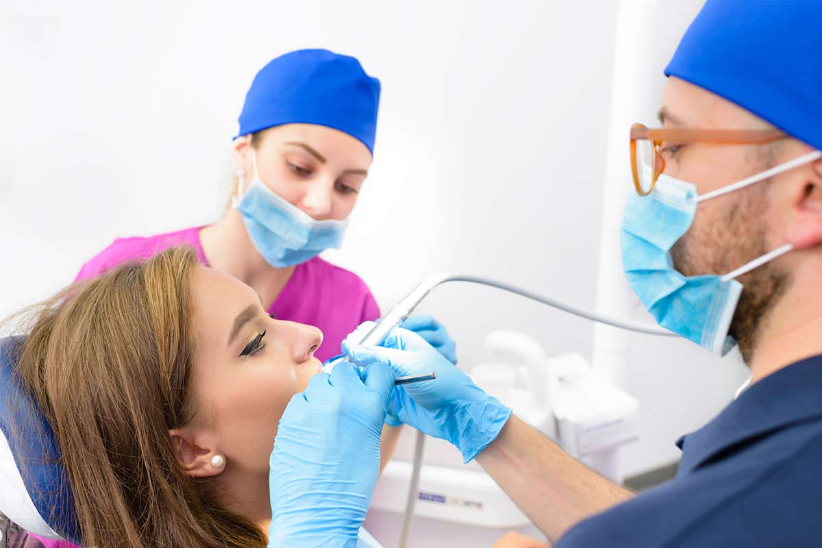 ارتودنسی همراه با ارتوسرجری کم‌تهاجمی در اصلاح ناهنجاری‌های شدید فک و صورت